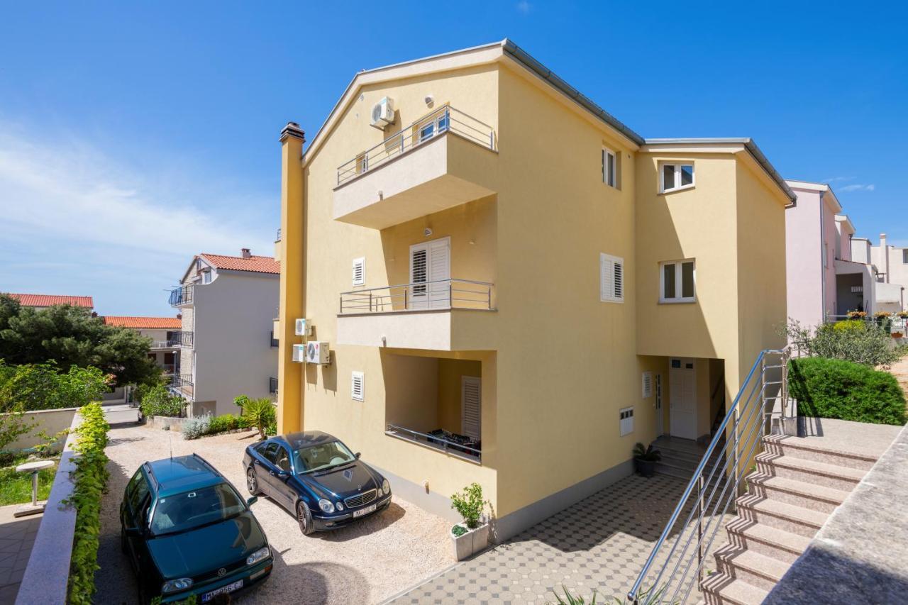 Appartement With Big And Free Private Parking Makarska